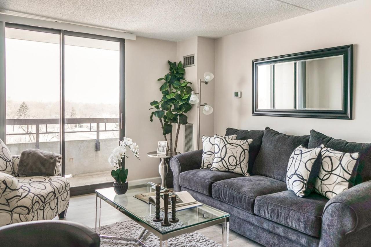 Short Term Rentals At The Park At Trowbridge Senior Community Southfield Exterior photo