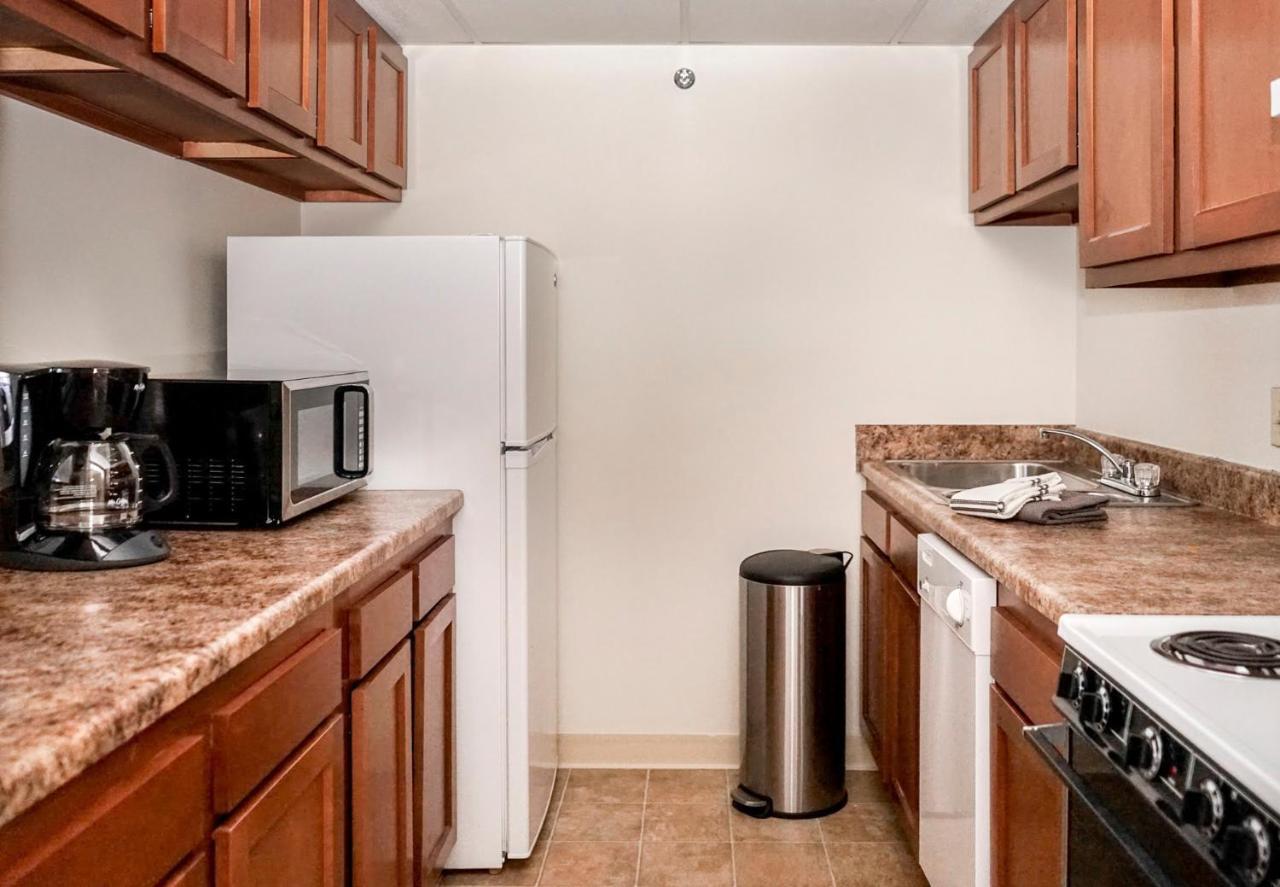 Short Term Rentals At The Park At Trowbridge Senior Community Southfield Exterior photo