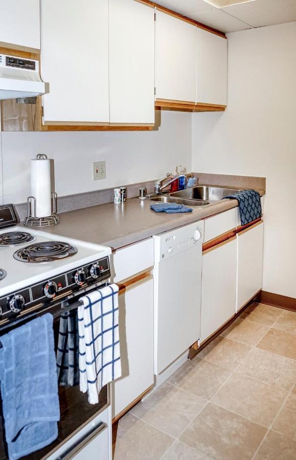 Short Term Rentals At The Park At Trowbridge Senior Community Southfield Exterior photo